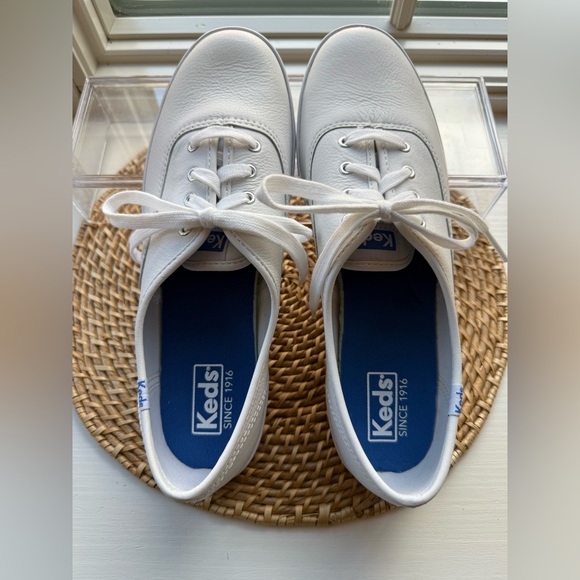 Keds - Women's Leather Sneakers - size 9 NWOT - Picture 2 of 8